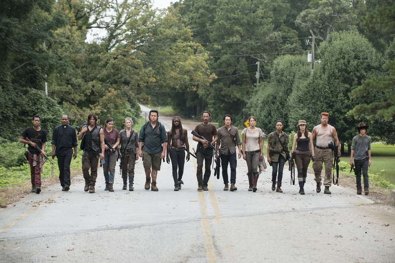 tree, the series, armed Forces, army, outdoors, city, tv, dead, series, casual clothing, women, gun, team, police Force, togetherness, road, full length