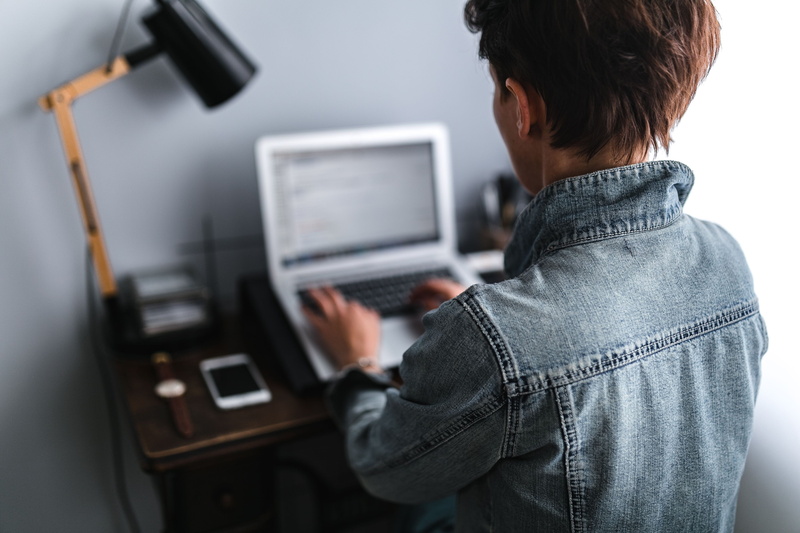 young, internet, wireless technology, Woman, casual Clothing, people, males, work, using laptop, studio, laptop, adult, macbook air, 4K, occupation, interior