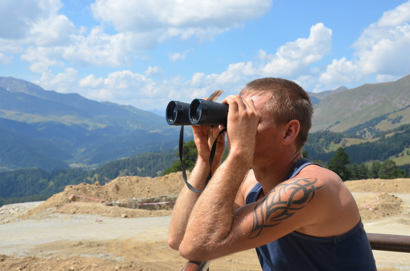 leisure activity, one man only, real people, nature, hiking, sky, 4K, searching, see, outdoors, day, color Image, headshot, Dahl, scenics - nature, lifestyles