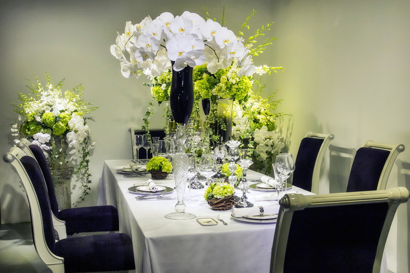 still lifes, wedding, flowerpot, silverware, banquet table, chair, white, nice, rectangular, lung linh, celebration, napkin, tablecloth, dining, bouquet