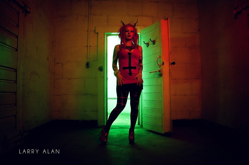 horns, women, 720P, Larry Alan, bracelets, door