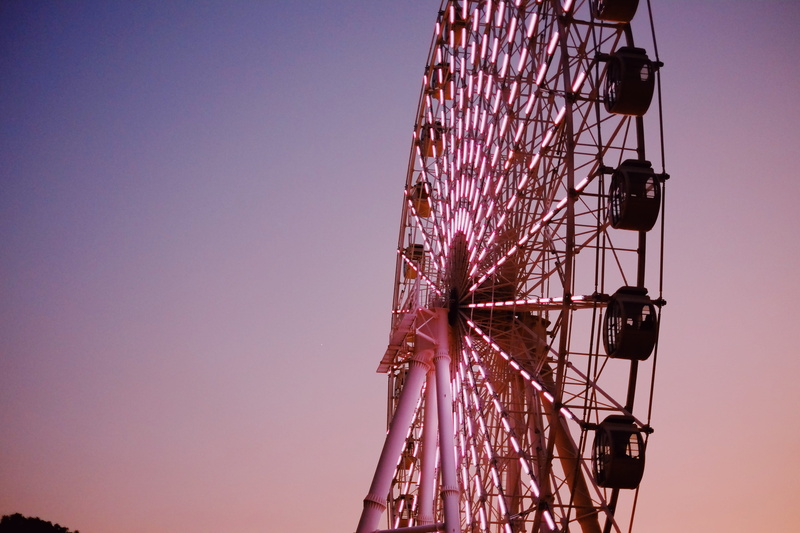 leisure activities, wheel ride, sasebo, built structure, photo, dusk, ferris wheel, skyline, amusement park ride, amusement park, outdoors, day, 4K, large