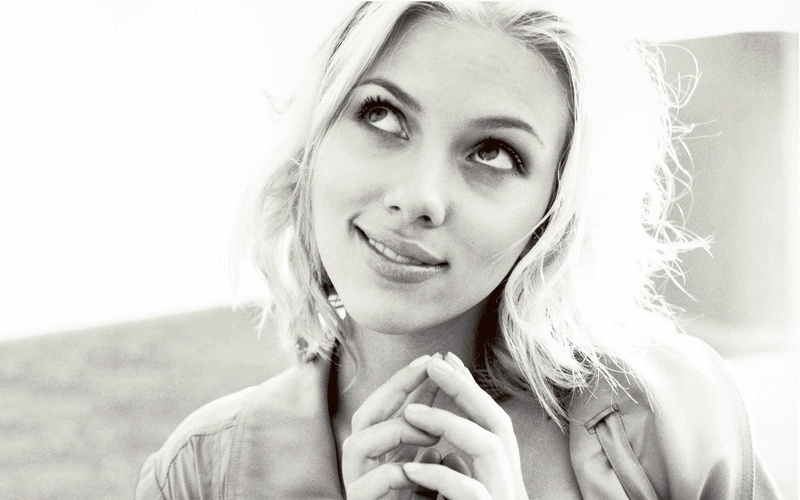 looking at camera, leisure activity, real people, contemplation, women, young adult, hairstyle, monochrome, Esquire, lifestyles, young women, headshot