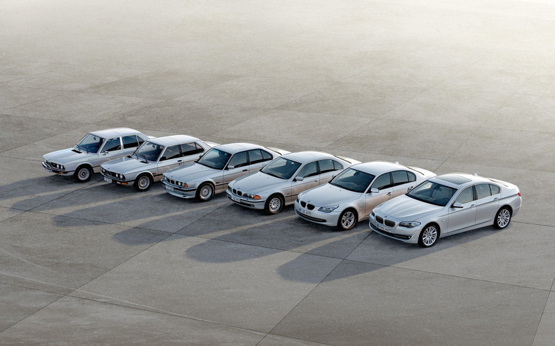 business, luxury, sedans, in a row, parking Lot, no People, large group of objects, taxi, parking, motor vehicle, city, mode of transportation, traffic