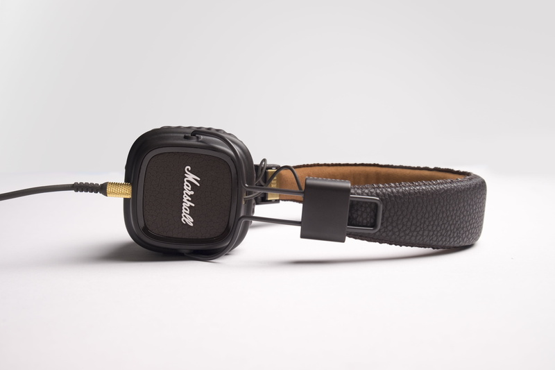 black, electricity, indoors, corded, leather, cable, speaker, marshall, studio shot, white background, single object, computer cable, electrical component