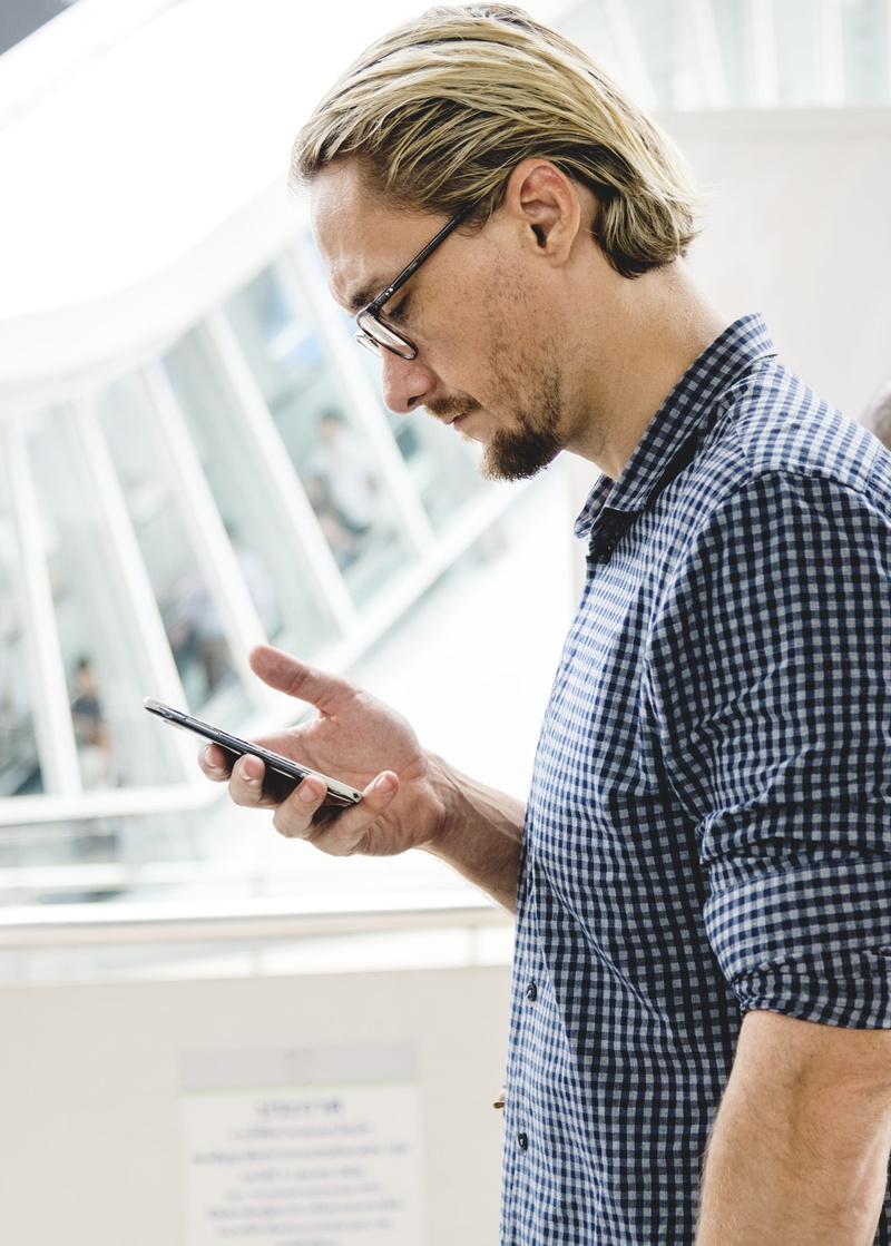 media, networking, network, looking, indoors, sharing, business person, american, one person, young adult, gadget, adult, telephone, mobile, young men