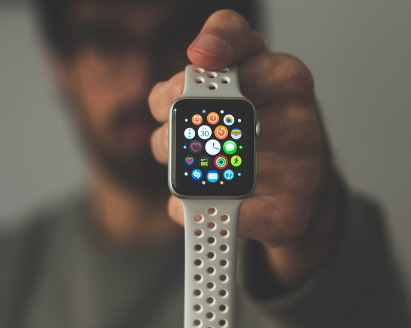 apple, holding, strap, portable information device, real people, technology, nike, one person, person, sport, communication, lifestyles, 2K, watch, mobile phone