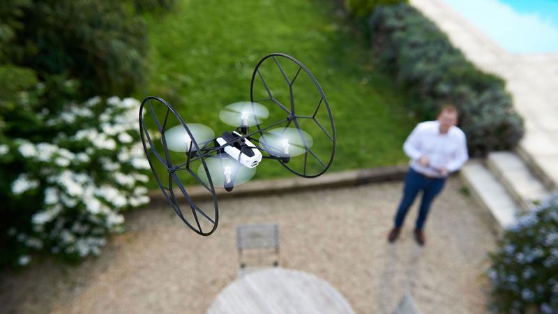black, mini, MiniDrone, test, unboxing, 5K, flight, drone, review, white, person, Parrot, controlling, Rolling Spider, daytime