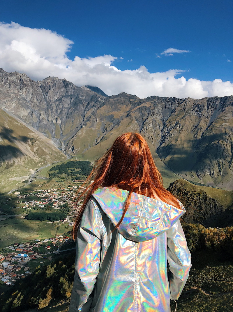 hair, one person, nature, leisure activity, mountain range, hairstyle, rear view, lifestyles, sunshine, 4K, tree, looking at view, scenics - nature, mountain