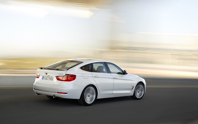 2K, journey, car, auto, silver colored, luxury, motor vehicle, sedan, blurred motion, bright, travel, copy space, transportation, no people, city, line