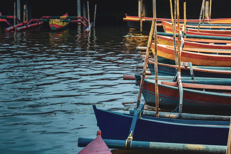 outdoors, blue, 5K, rope, colorful, indonesia, fishing boat, ocean, rippled, oar, transportation, nature, bali, water, moored, reflection, lake, nautical vessel