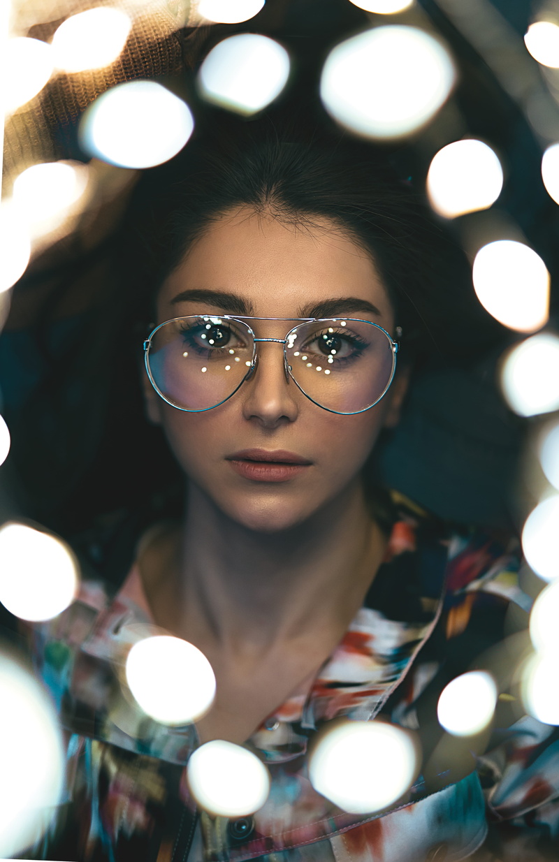 5K, photo, eyeglasses, leisure activity, beautiful woman, front view, wearing, illuminated, young adult, selfie, celebrity, human, indoors, accessories