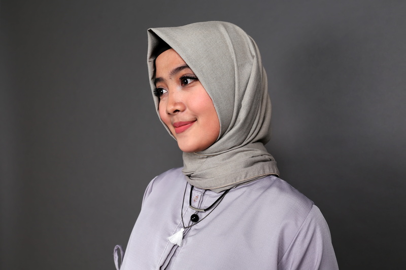 photo session, makeup, studio shot, person, fashion, looking at camera, studio, photo shoot, real people, veil, front view, beauty, young women, close-up