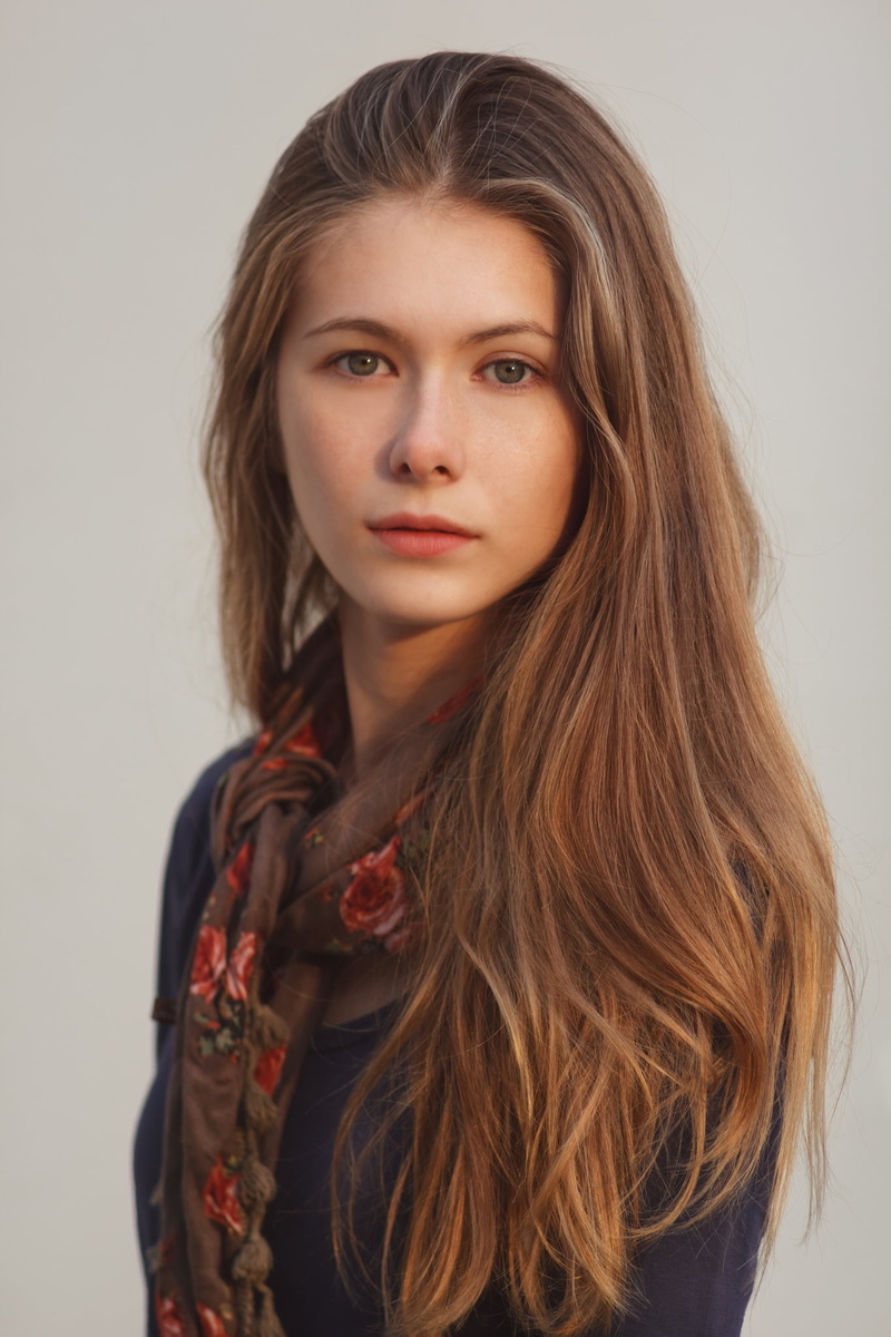 indoors, contemplation, hairstyle, headshot, wavy hair, young adult, long hair, 1080P, floral, beautiful people, s, red, looking at viewer, brown, looking at camera
