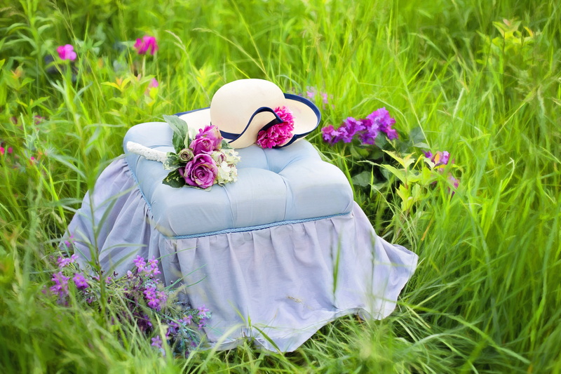 celebration, beauty in nature, love, ottoman, springtime, garden, grass, freshness, people, green color, clothing, 5K, feminine, women, land, day, tufted