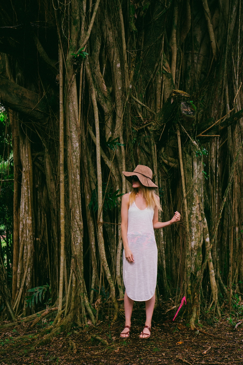 lifestyles, sunhat, front, women, real people, front view, life, hat, rainforest, woodland, hairstyle, 2K, leisure activity, casual clothing, trunk, near