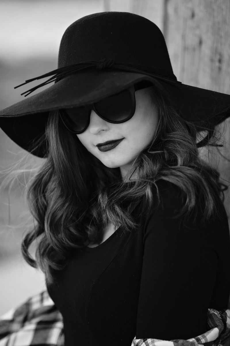grayscale, one person, 5K, black and white, leisure activity, hair, real people, portrait, headshot, long hair, model, only women, front view, beautiful people