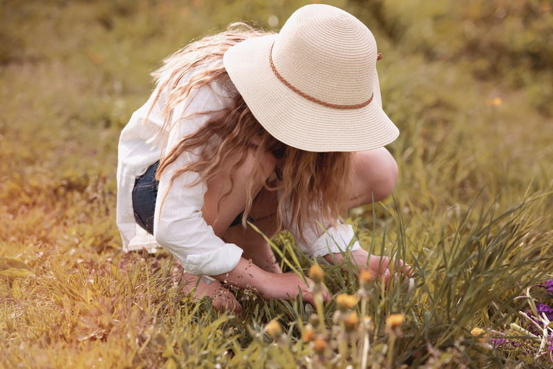 lighting, meadow, adult, girl, picking, human, field, hat, land, clothing, sunhat, child, outdoors, blond hair, hairstyle, casual clothing, hair, 5K, leisure activity