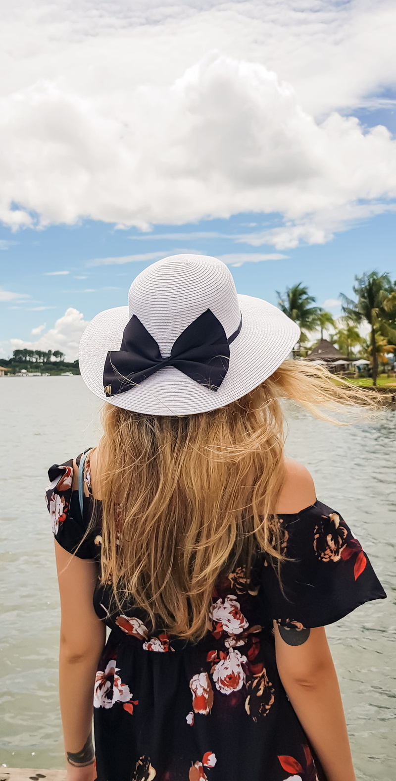 hairstyle, cloud - sky, sun hat, leisure activity, real people, across, wearing, nature, fashion, sky, adult, lifestyles, one person, 4K, hair, woman