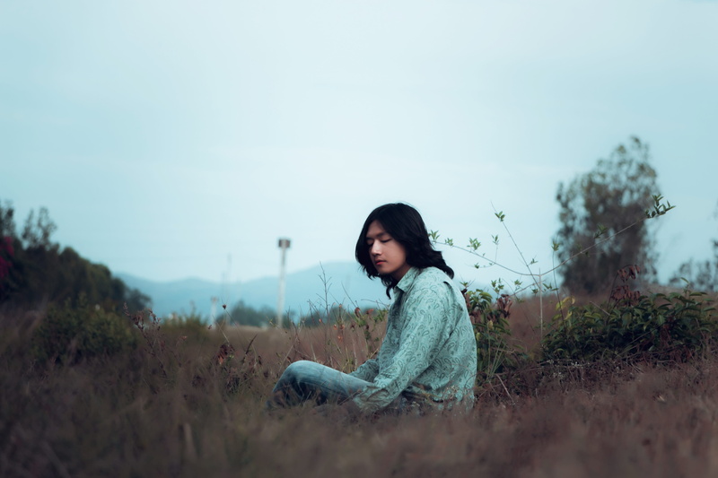 hairstyle, contemplation, gray, real people, land, dom, casual, casual clothing, online, grasses, love, field, asian, people, standing, wild, happy, road