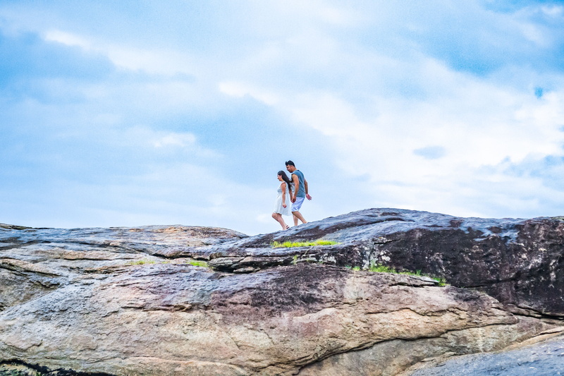 outdoors, wedding, young adult, married, beach, sea, young women, lifestyles, real people, cloud - sky, 4K, sun, rock - object, nature, rock, praia, day
