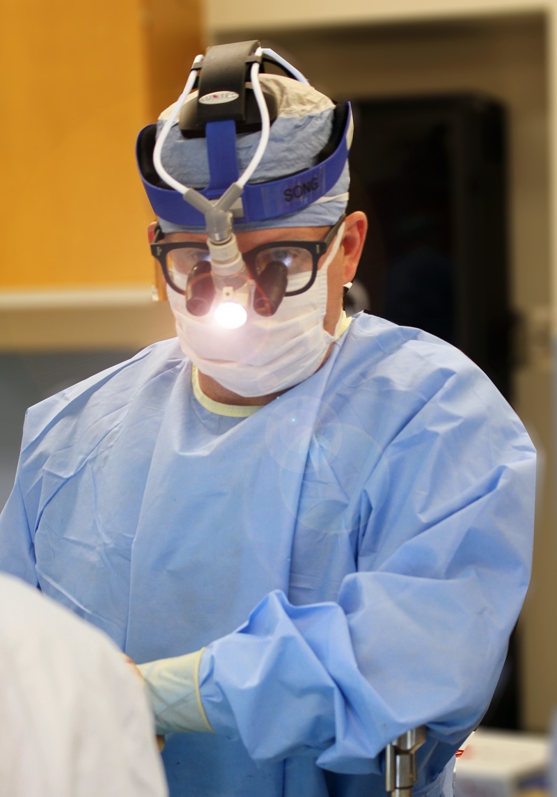 hospital, men, scrubs, safety, healthcare and medicine, occupation, responsibility, surgeon, suit, one person, surgical mask, 2K, wearing, skill, protection