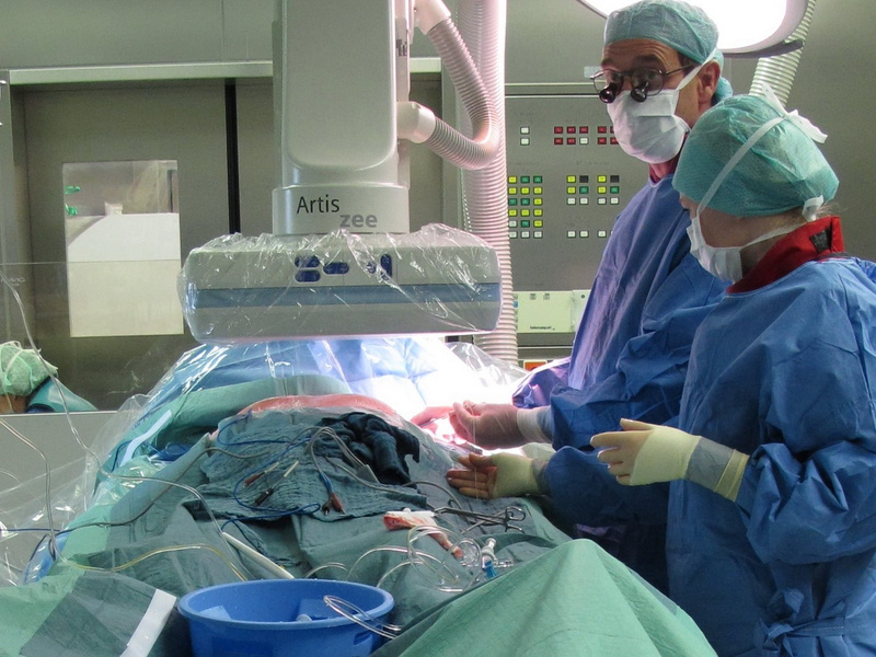 surgical glove, operating, mature men, 720P, healthcare and medicine, people, protection, standing, responsibility, occupation, two, inside, two people