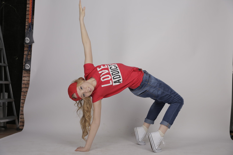 exercising, school of dance, side view, dancers, 5K, balance, red, dancer, breaking, standing, b-girl, white, women, human arm, of break dance, dance