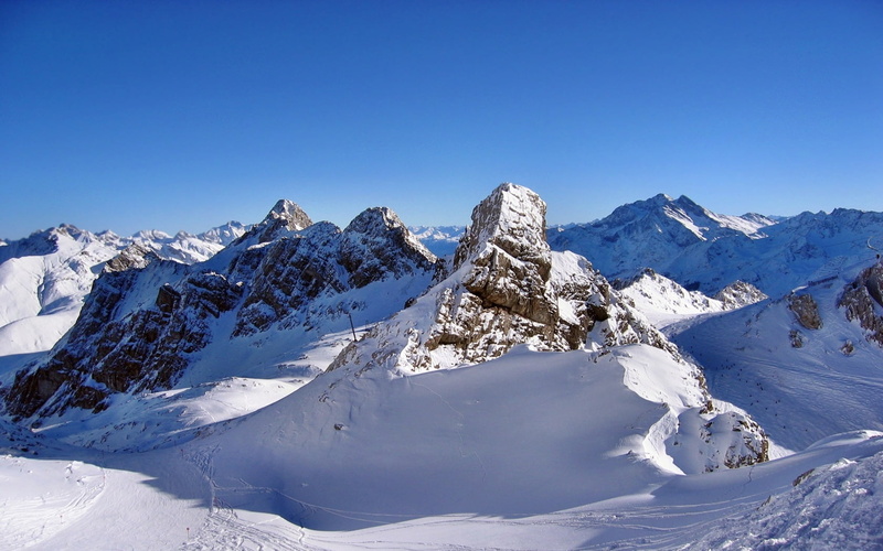 vacations, non-urban scene, mountain Range, europe, mountain Peak, travel, sky, snow, white color, extreme weather, cold - Temperature, glacier, sport