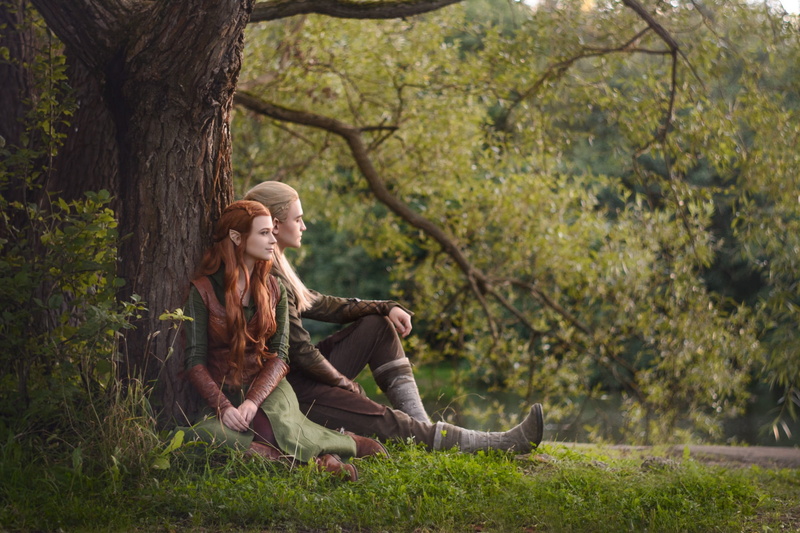 Legolas, LuckyStrikeCosplay, cosplay, pair, 1080P, fantasy, Tauriel, grass, The hobbit, Hobbit, tree, elves, the edge