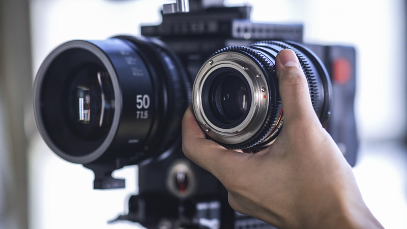 los angeles, photographing, camera, film gear, hand, slr camera, camera - photographic equipment, united states, adult, photographer, electronics, fit