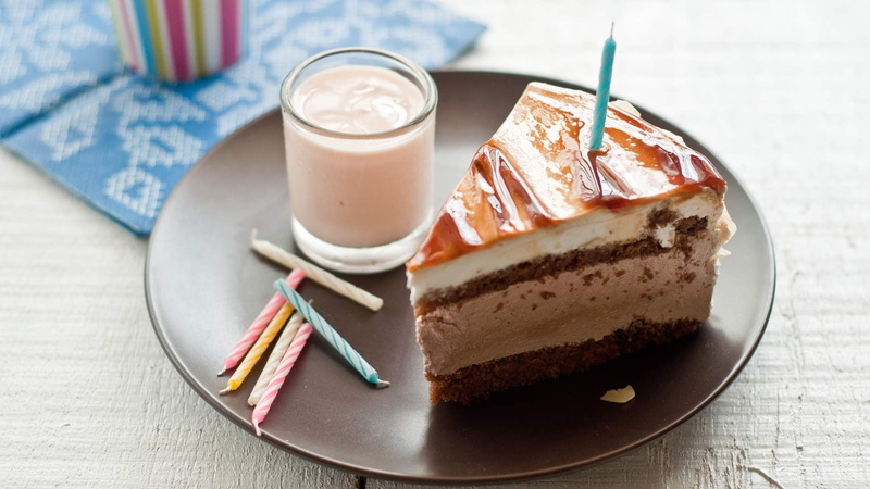 icing, food and drink, healthy eating, birthday, decoration, slice, indulgence, wood - Material, ready-to-eat, bakery, sweet Food, temptation, white, piece