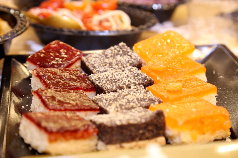5K, indoors, party, close, ready-to-eat, pastry, close-up, still life, sweet food, baked, icing, cakes, piece, photo, selective focus, chocolate, indulgence