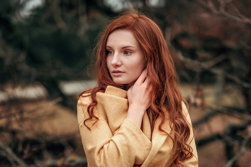 adult, looking at camera, beautiful woman, yellow jacket, fashion, outdoors, Martin Kühn, young women, redhead, tree, one person, long hair, 1080P, women