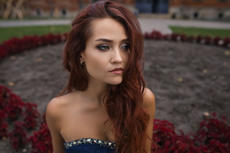 garden, dress, green eyes, face, girl, bokeh, flowers, portrait, strapless, bare shoulders, depth of field, 1080P, lips, photograhpy, Model, redhead, looking away