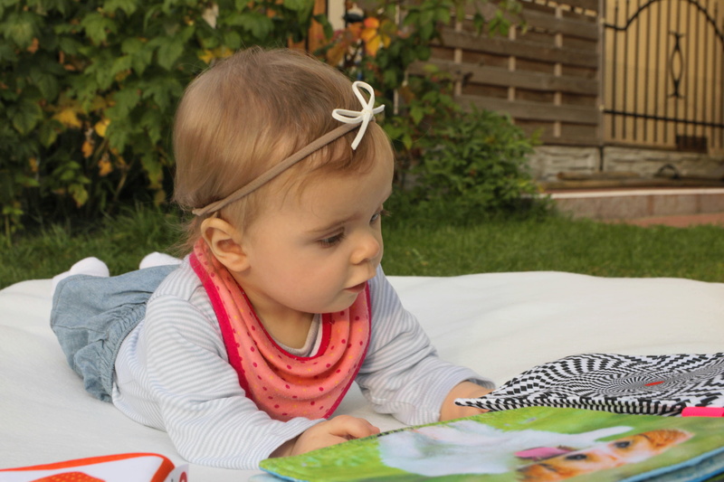 women, day, innocence, stimulation of view, lie, your baby, toddler, headshot, a small child, fun, baby, little thing, the little girl, leisure activity