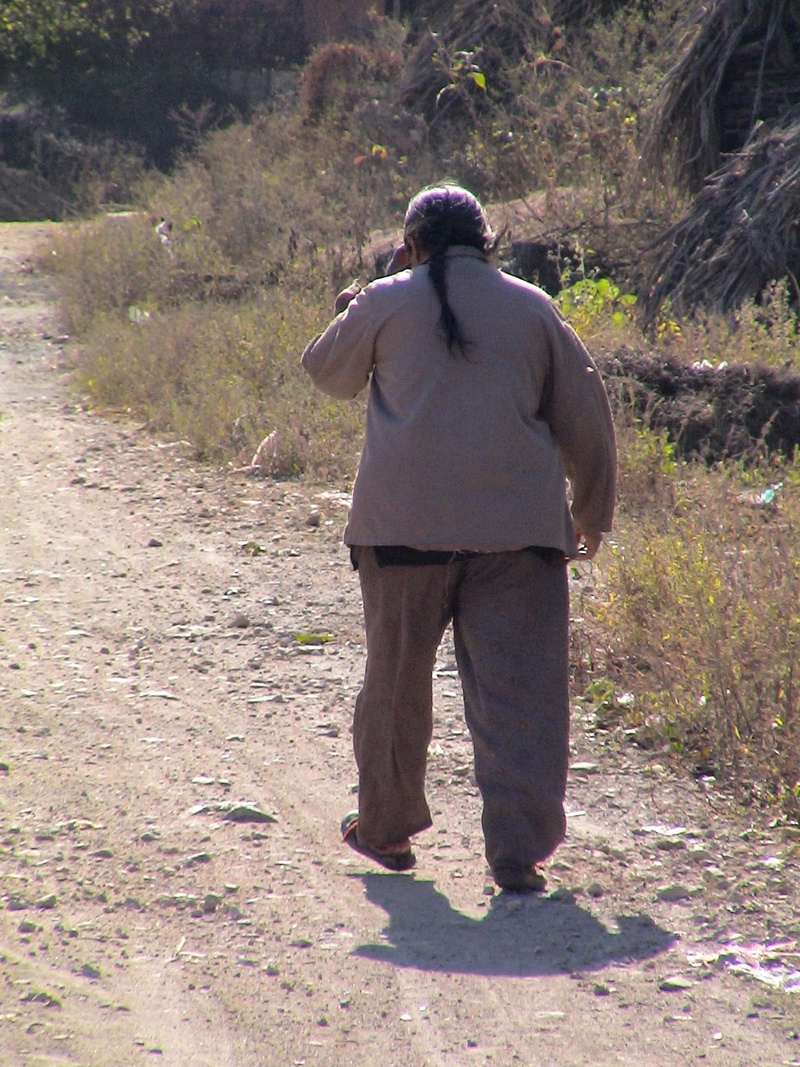 rear view, tree, Man, cheerful, happy, real people, bent, rural population, one person, Lonely, plant, Old, full length, live, adults only, one man only