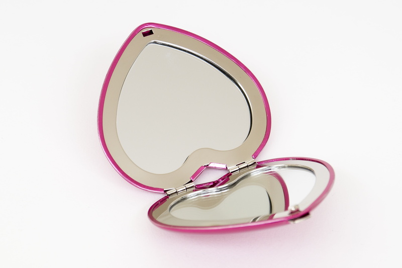 5K, technology, silver, shaped, close-up, healthcare and medicine, stethoscope, pink color, single object, pink, indoors, personal accessory, makeup mirror