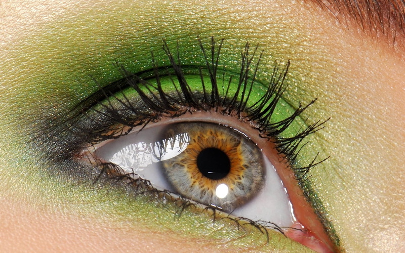 makeup/Cosmetics, sensory perception, eyebrow, shiny, real people, skin, pupil, eyes, young Adult, adult, girl, eyeball, eye Make-Up, mascara, blue, hazel eyes