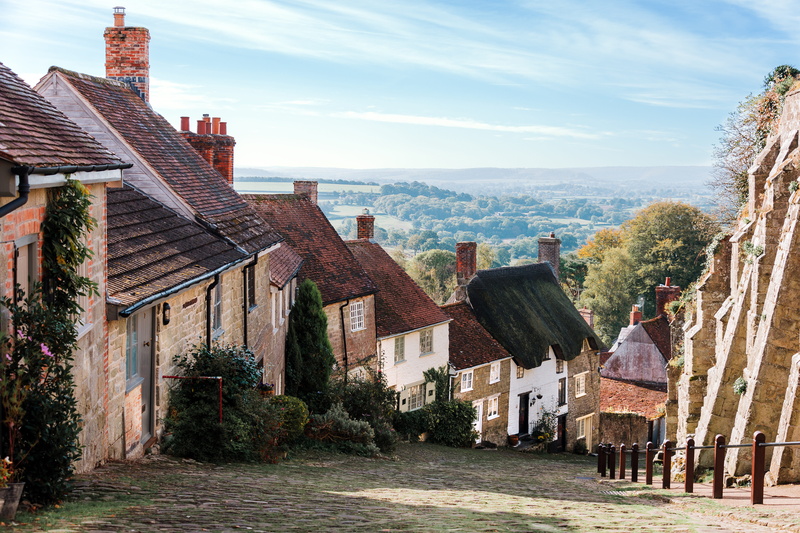 house, landscape, architecture, thatched roof, 5K, nature, old house, old, outdoors, hill, sky, tree, plant, england, city, no people, building, britain