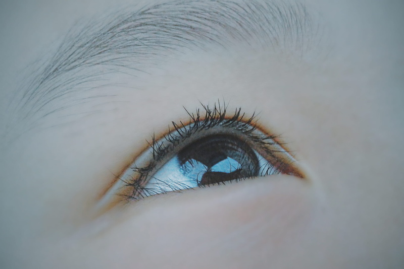 reflection, extreme close-up, eyebrow, beautiful woman, human face, 1080P, color, human eye, iris - eye, body part, eyelid, real people, eyelash, macro