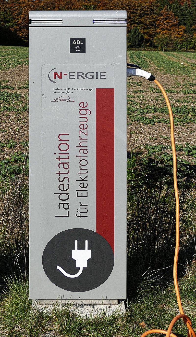 electric drive, grass, loading possibility, pkw, load plug-in connection, sign, electric car, current gas station, nature, park, plant, information sign
