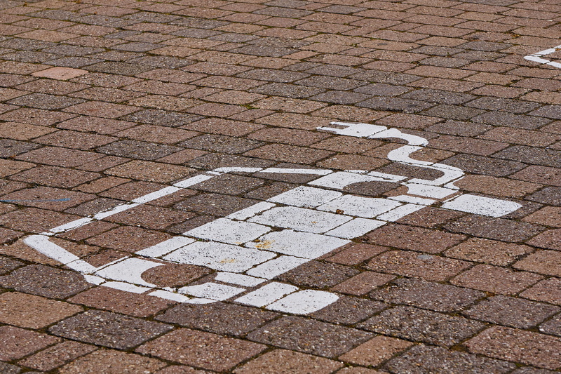 connection, no people, loading possibility, electric car, pattern, guidance, road marking, pkw, traffic turning, white color, battery, charging station