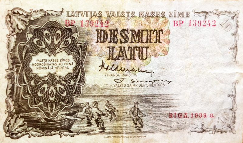 text, abundance, money latvia, conflict, latvian, communication, newspaper, old, latvian lats, message, lat, rich, crisis, cut out, salary, prosperity