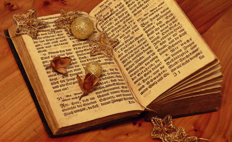 read, old, Font, Bible, western script, jewelry, romance, flower, indoors, old book, open, still life, no people, historically, book page, holy scripture