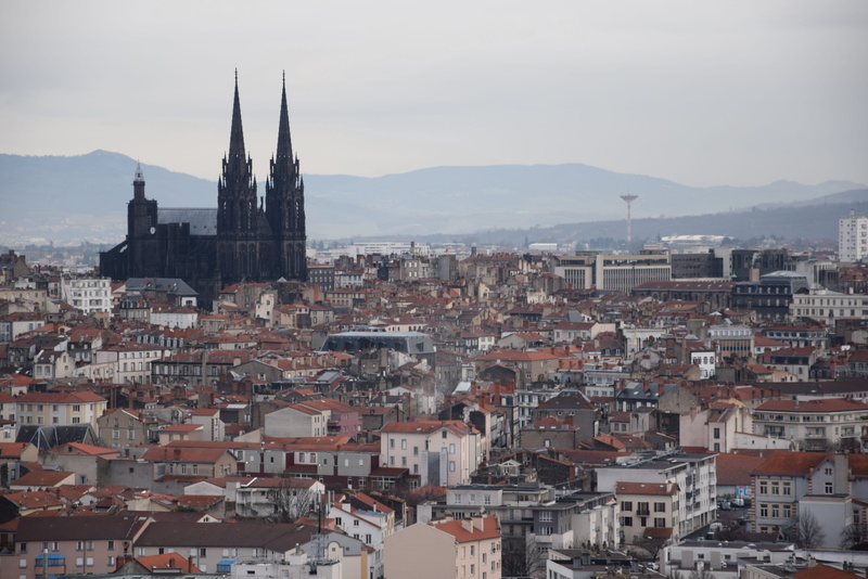 building exterior, building, belief, clermont-ferrand, cityscape, built structure, cathedral, sky, outdoors, crowded, place of worship, townscape, residential district