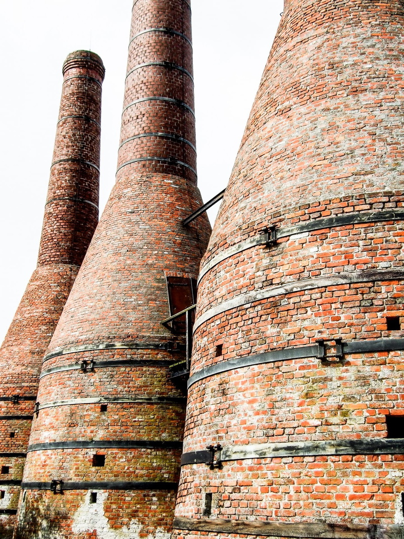 no people, brick wall, sky, the past, outdoors, authentic, bad condition, ovens, material, building exterior, brick, 1080P, masonry, nature, zuiderzeemuseum