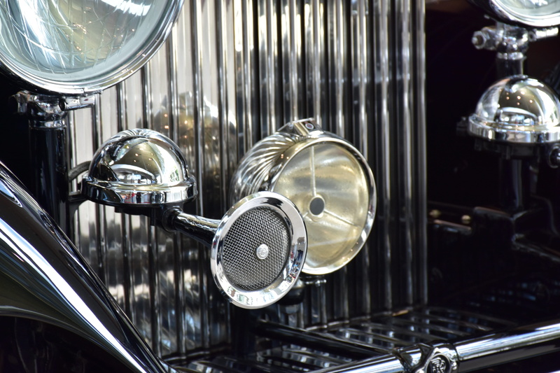 rolls royce, oldtimer, sculpture, focus on foreground, household equipment, status symbol, untitled, indoors, shine, noble, retro styled, figure, silver colored