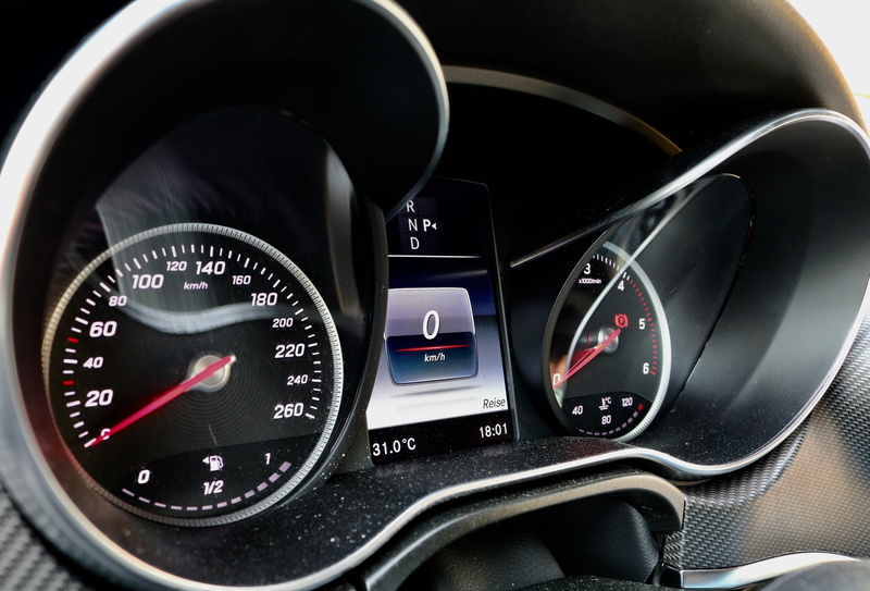 land vehicle, luxury car, dashboards, control panel, elegant, star, control unit, car interior, no people, pkw, motor vehicle, vollgas, fittings, speed