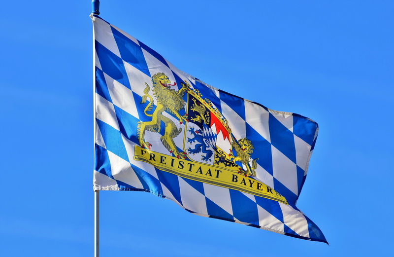 5K, national icon, sign, independence, waving, pole, argyle pattern, clear sky, white blue, patriotism, sky, diamond, bavarian, flutter, environment, no people